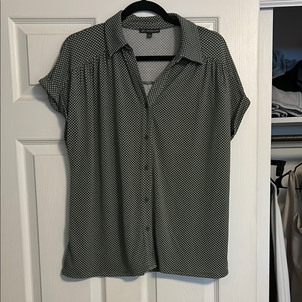 Adrianna Papell Green Cap Sleeve Button Down Shirt with Notched Collar